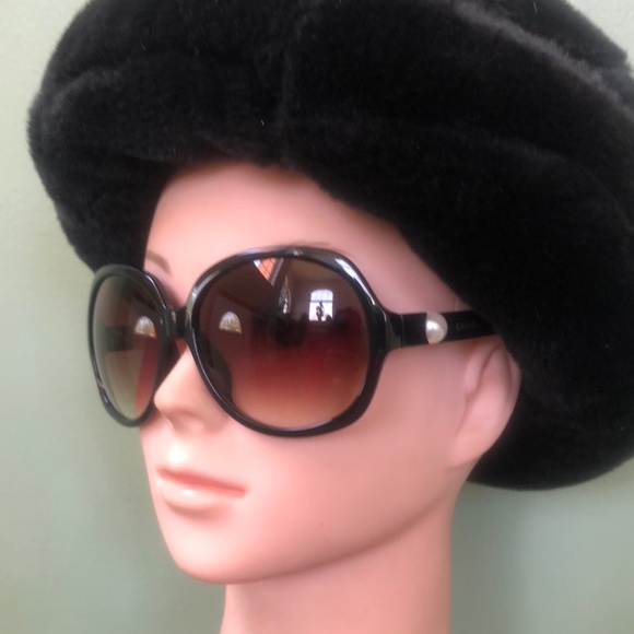 Chanel Collection Perle Sunglasses - Picture 1 of 7